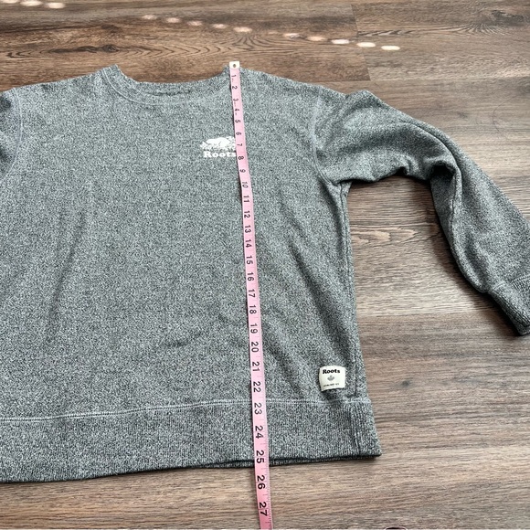 Roots Small Grey Crewneck Sweatshirt Cozy Pullover Beaver Logo Casual Athleisure - Picture 8 of 8